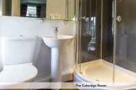 Toilet Kamar Crown & Punchbowl