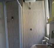 In-room Bathroom 3 Hotel Bolivar