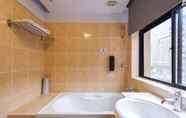 Phòng tắm bên trong 3 Peng Apartment
