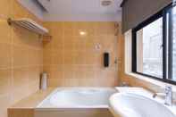 Phòng tắm bên trong Peng Apartment