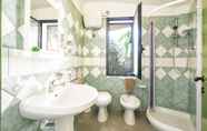 In-room Bathroom 3 Residence Verde Navarrese A