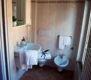 In-room Bathroom 2 Residence Gli Ulivi