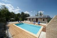 Swimming Pool Bed & Breakfast Mosca Bianca