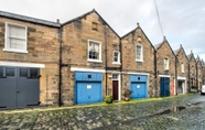 Bangunan 2 Quiet Mews Street Apartment in the Heart of Edinburgh