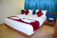 Bedroom Hotel Kuber by Sky Stays