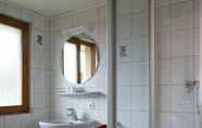 In-room Bathroom 3 Gasthof zur Burg