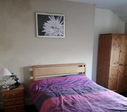 Bedroom 2 Narrowboat Inn