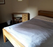 Bedroom 4 Narrowboat Inn