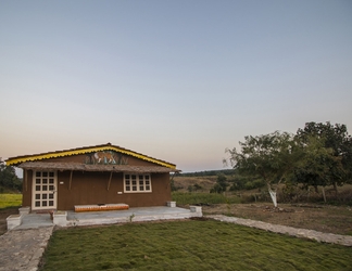 Exterior 2 WOWSTAYZ Pachmarhi Foothill Cottages