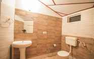 In-room Bathroom 7 WOWSTAYZ Pachmarhi Foothill Cottages