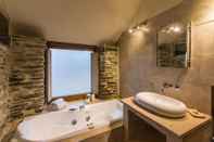 In-room Bathroom Coriander Cottages