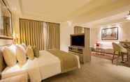 Bedroom 5 Lemon Tree Premier Mumbai Intl. Airport