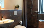 In-room Bathroom 4 Pension Schell