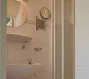 In-room Bathroom 7 Ross House Equestrian Holidays