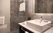 In-room Bathroom 7 Marriott Executive Apartments Madinah