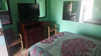 Kamar Tidur 4 Guest Host Motel