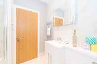 In-room Bathroom PML Apartments Southwick Street