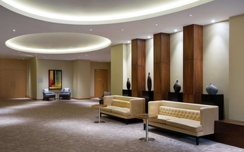 Lobi 4 DoubleTree by Hilton Almaty