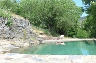 Swimming Pool Chambres d'hôtes château du Poujol