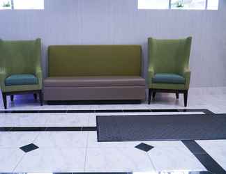 Lobi 2 Hotel Mint JFK Airport