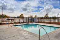 Swimming Pool Wyndham Garden Sacramento Airport Natomas