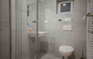 Toilet Kamar 3 Honest Apartments