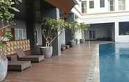 Kolam Renang 2 Tamansari Mahogany Apartment