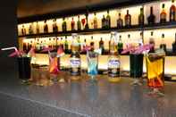 Quầy bar, cafe và phòng lounge Hotel Radhika Regency