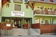 Bên ngoài Hotel Hajnal