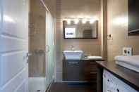 In-room Bathroom Glyfada, Modern Minimal Apartment