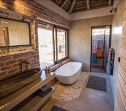 In-room Bathroom 7 Mafunyane Lodge