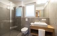 In-room Bathroom 6 Appartement Dorf Wagrain Alpenleben