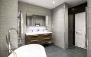 In-room Bathroom 2 Kensington Court by Lime Street