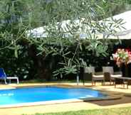 Swimming Pool 4 B&b Casale Ansamagi