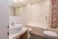 In-room Bathroom RSH Ara Pacis Enchanting Apartment