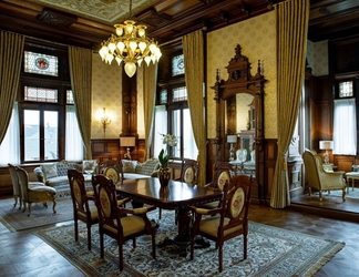 Lobby 2 Schloss Lieser, Autograph Collection