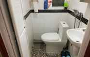 Toilet Kamar 5 Hostel Roma HK