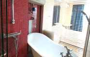 In-room Bathroom 5 Bs Service Apartment Hotel