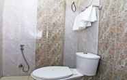 In-room Bathroom 3 The Signature Hotel Noida