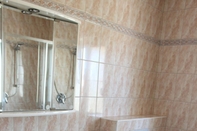 In-room Bathroom Apartments Dernaj