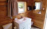 Toilet Kamar 3 Buddha Bing Cottage and Cabins