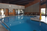 Swimming Pool Americas Best Value Inn Chippewa Falls