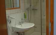 In-room Bathroom 5 Neumaiers Hirsch Gasthof & Landhotel