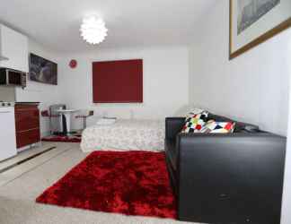 Kamar Tidur 2 Lovely Studio Apartments - Thamesmead