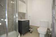 Toilet Kamar Lovely Studio Apartments - Thamesmead