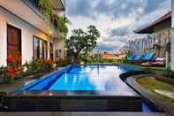 Kolam Renang Full Moon Guest House