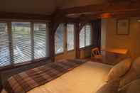 Phòng ngủ Thatched Cottage B&B