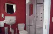 Toilet Kamar 6 Hotel Het-Gasthof