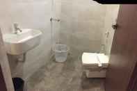 Toilet Kamar Royal Park Hotel