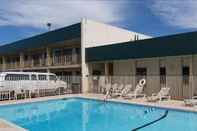 Swimming Pool Stay Express Inn North Charleston